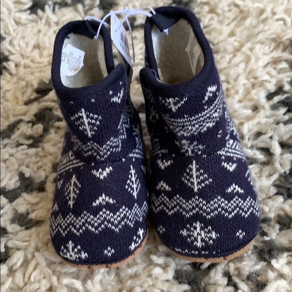 NWT Baby booties, dark blue, fuzzy inside